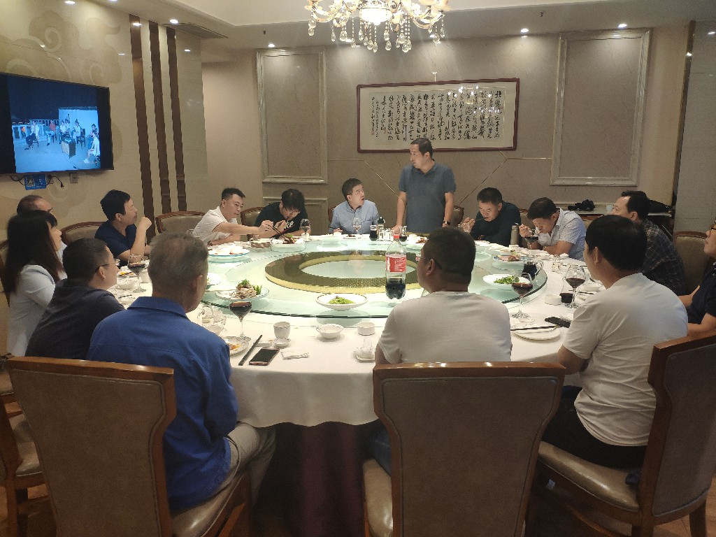 馬行千里，不洗塵沙。(圖1)